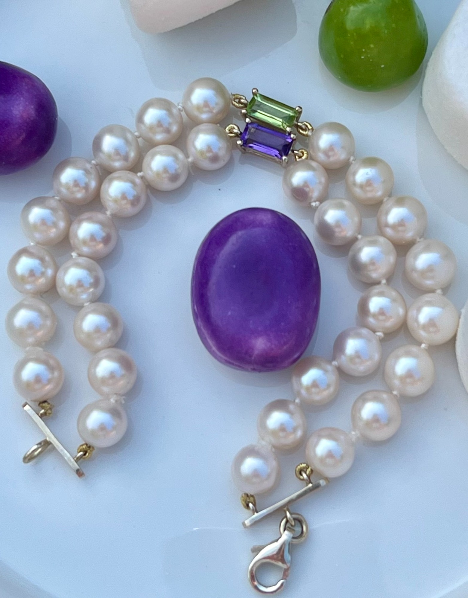 Bracelet double range perles et pierres.