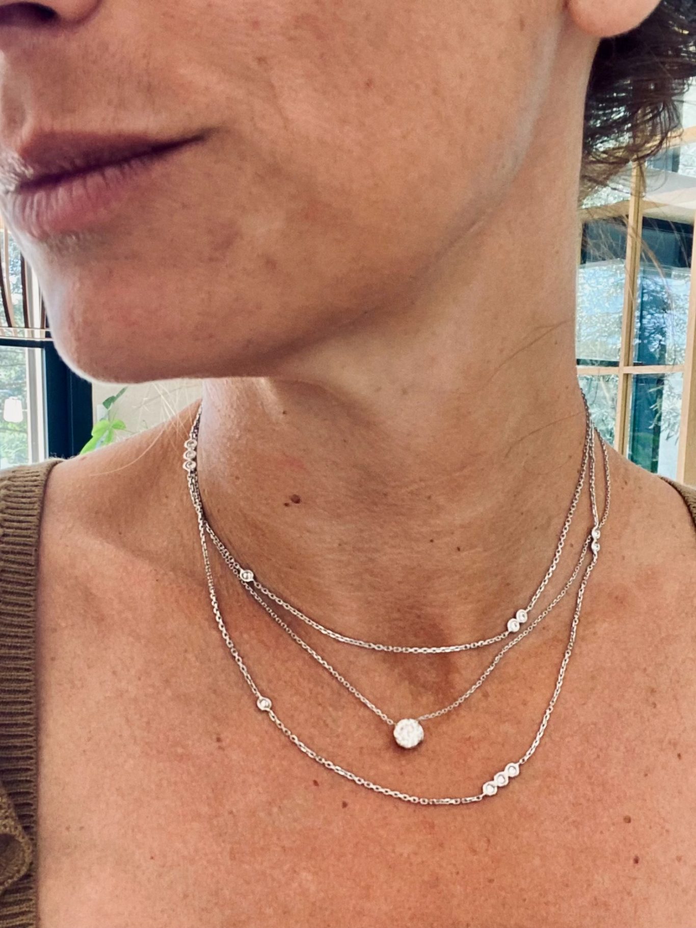 Sautoir or blanc diamants Sautoir double tour en or blanc 18 carats avec diamants clairsemés