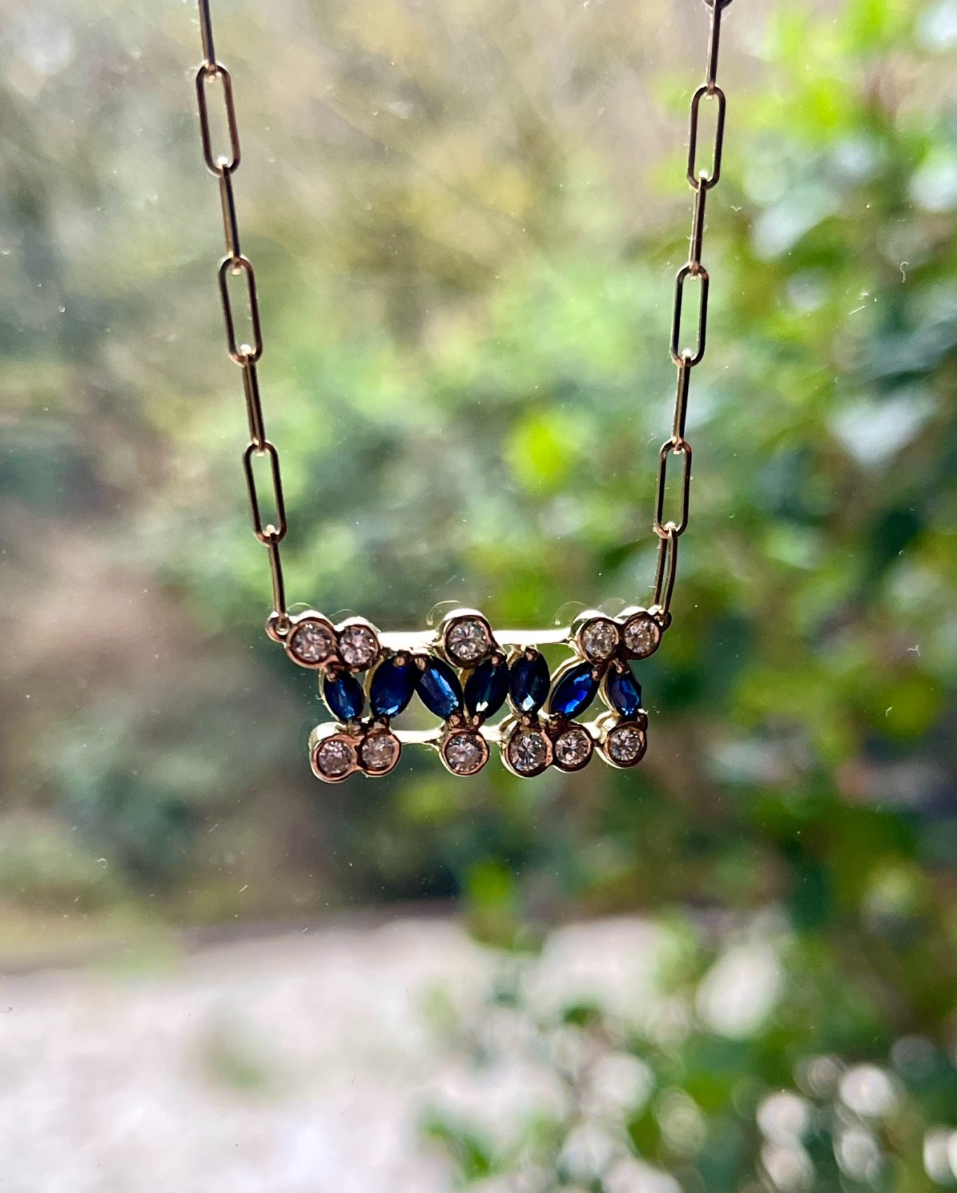 Après - Collier sur chaîne rectangle diamants et saphirs navette Collier en or jaune 18 carats sur chaîne rectangle