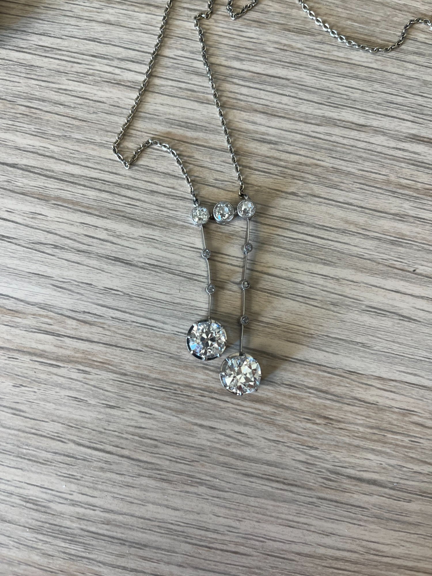 Collier de famille avant
