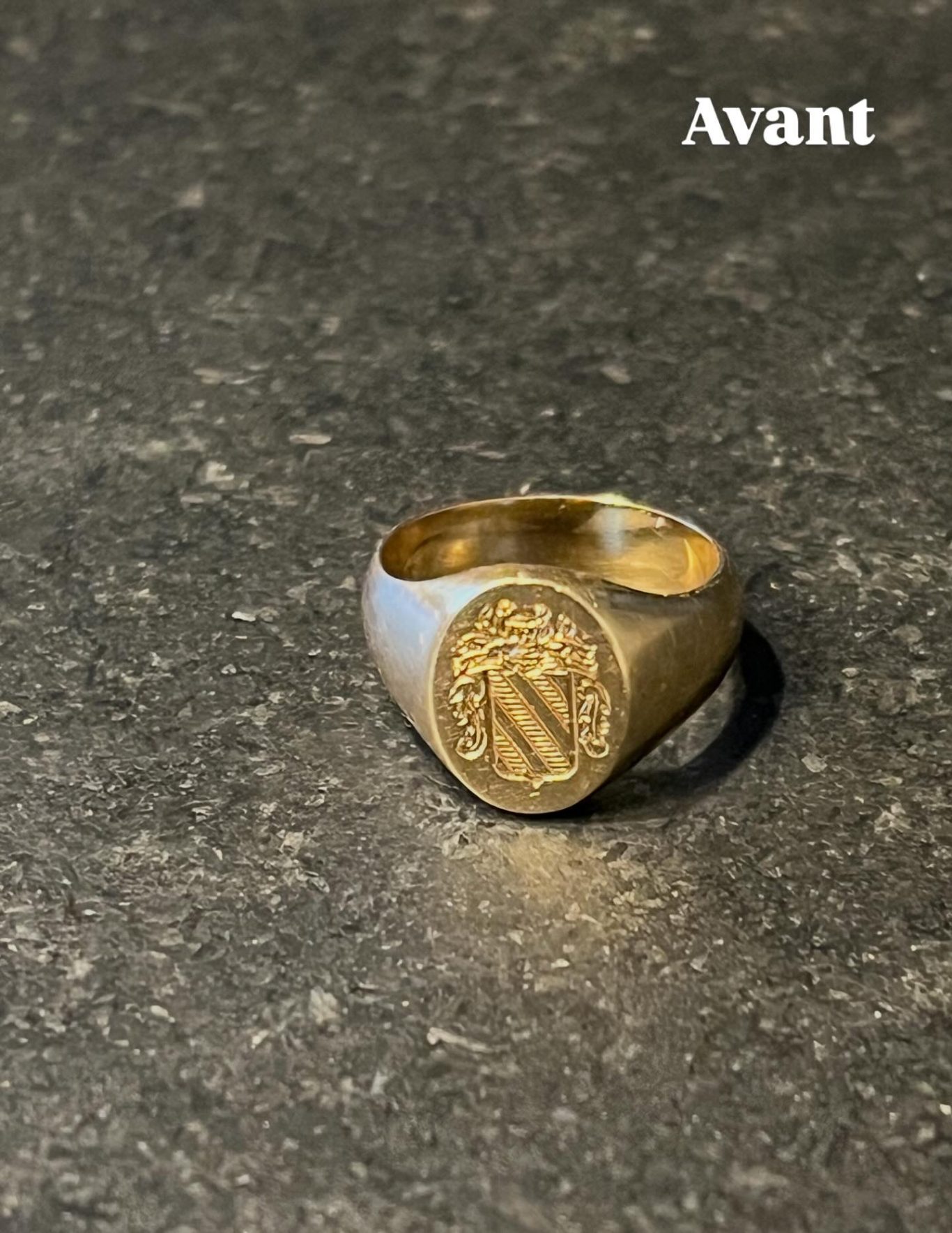 Chevalière de famille en or 18 carats Avant - Chevalière de famille