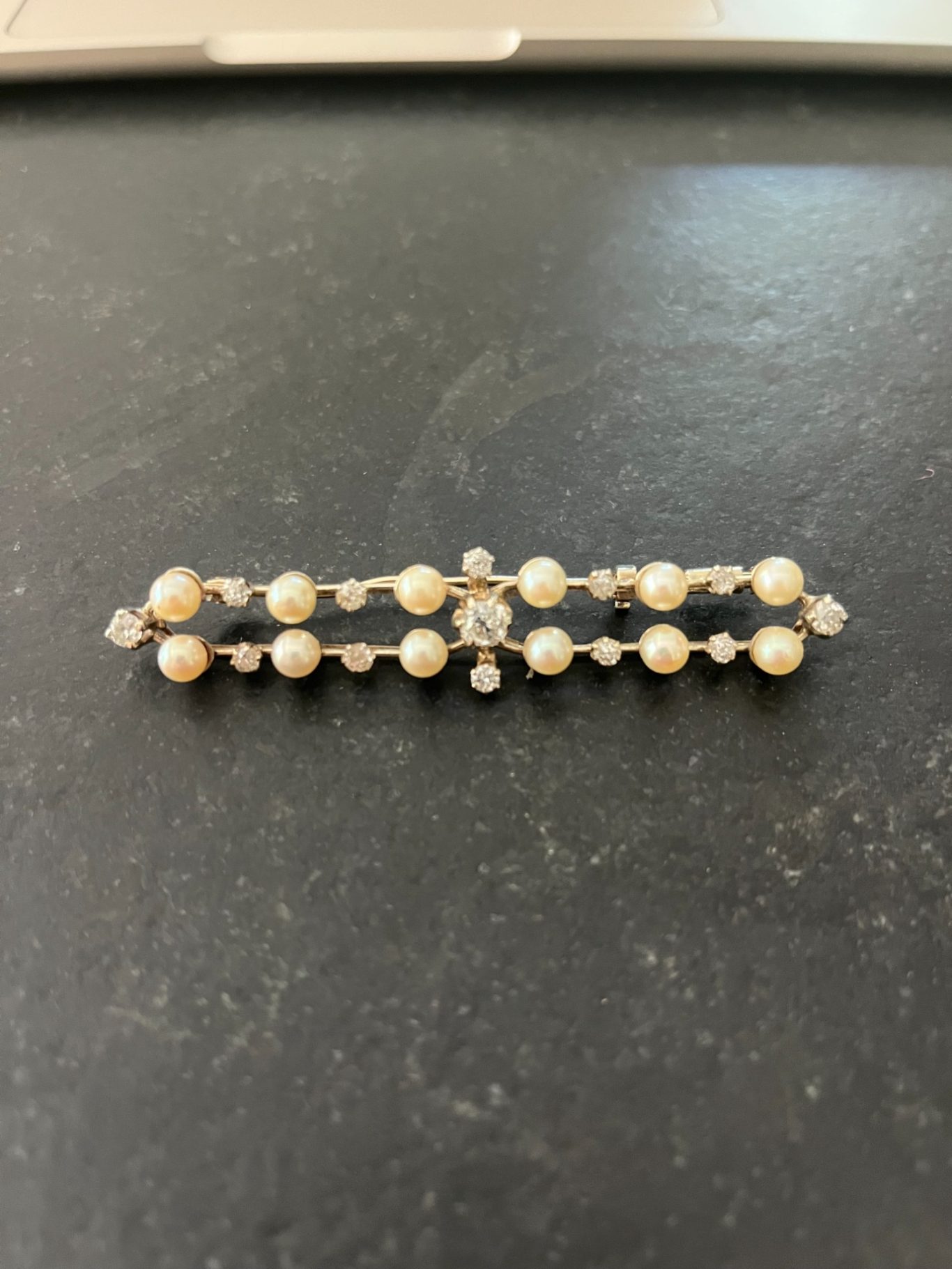 Avant - Broche ancienne en or jaune Broche ancienne diamants et perles de culture